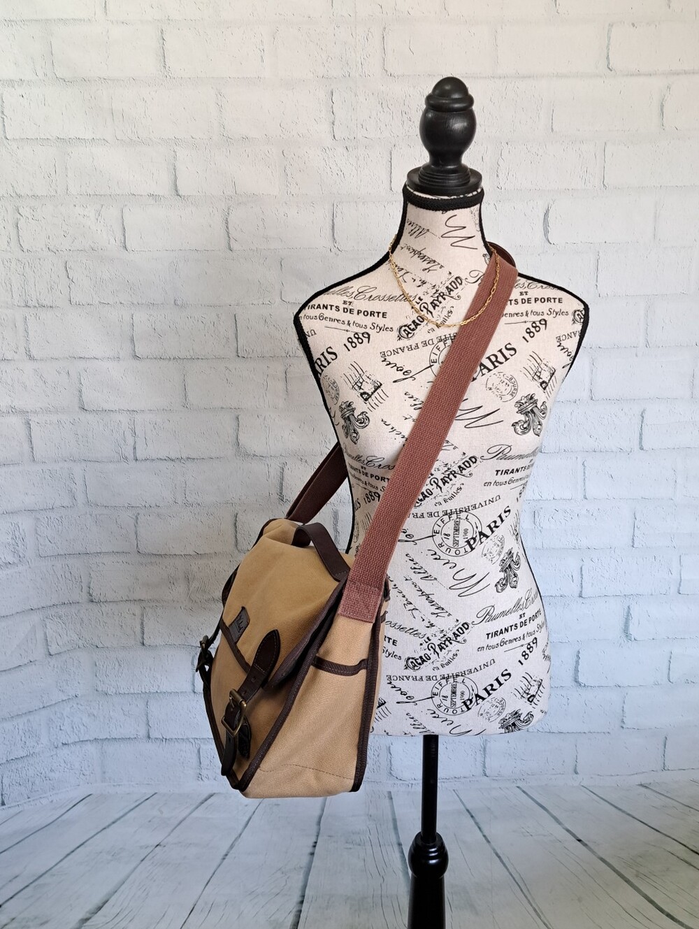 XL Woolrich Canvas & Leather Messenger Bag - Picture 2 of 14